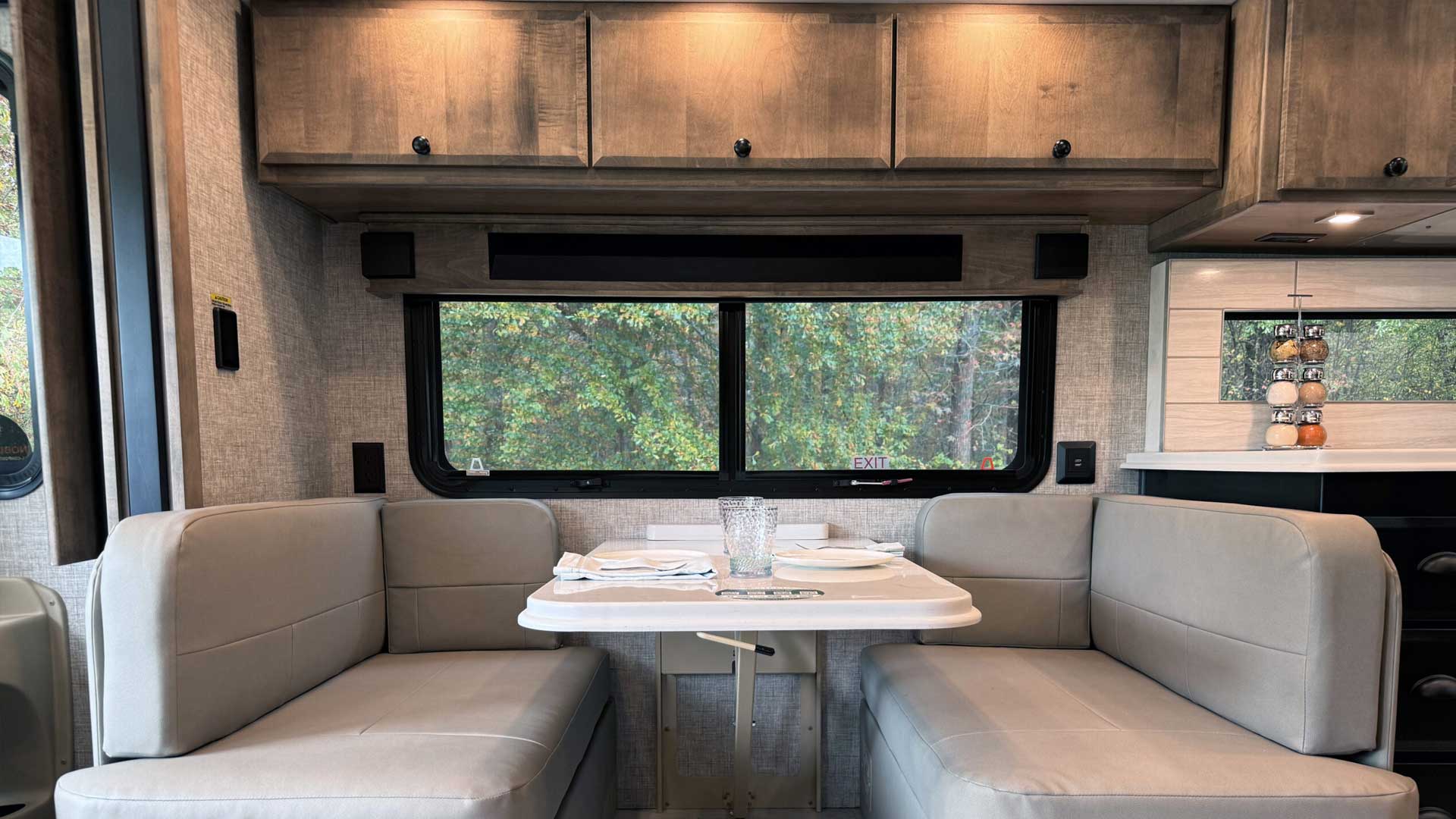 Allegro Breeze Dinette