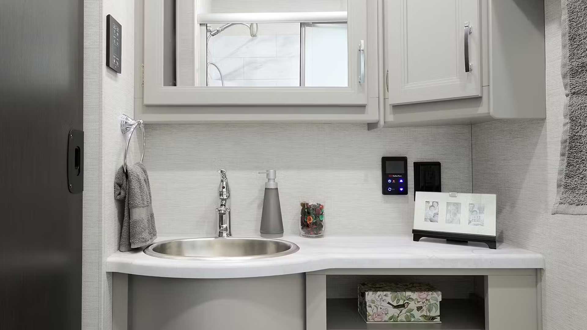 Outlaw Class A Bath
