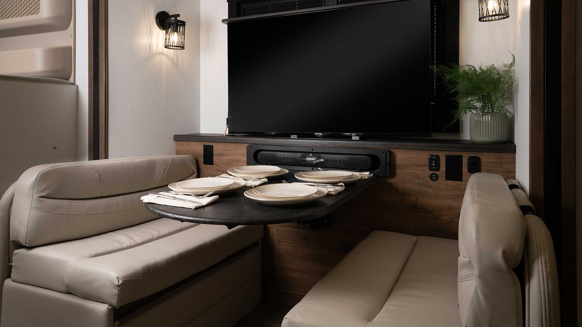 Seneca XT Dinette