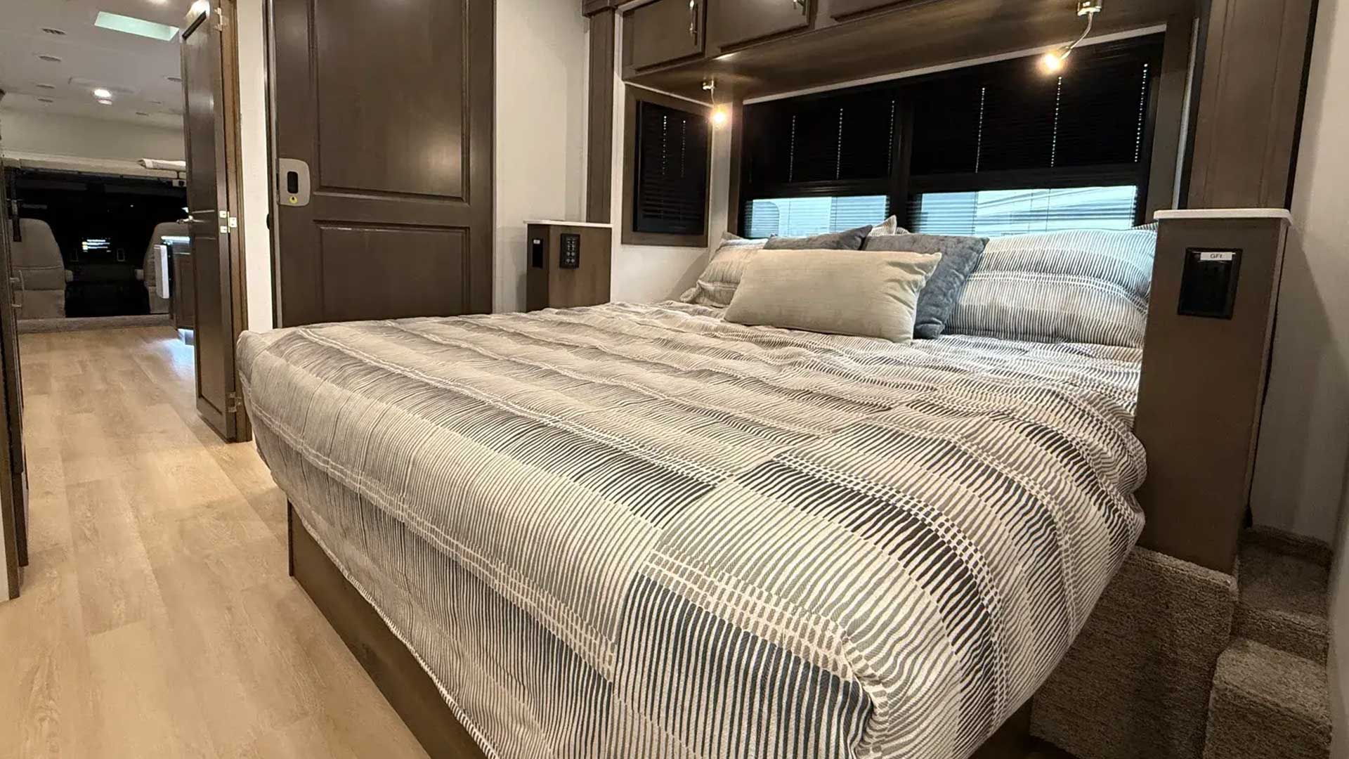 model gallery images 2027 dx3 bed
