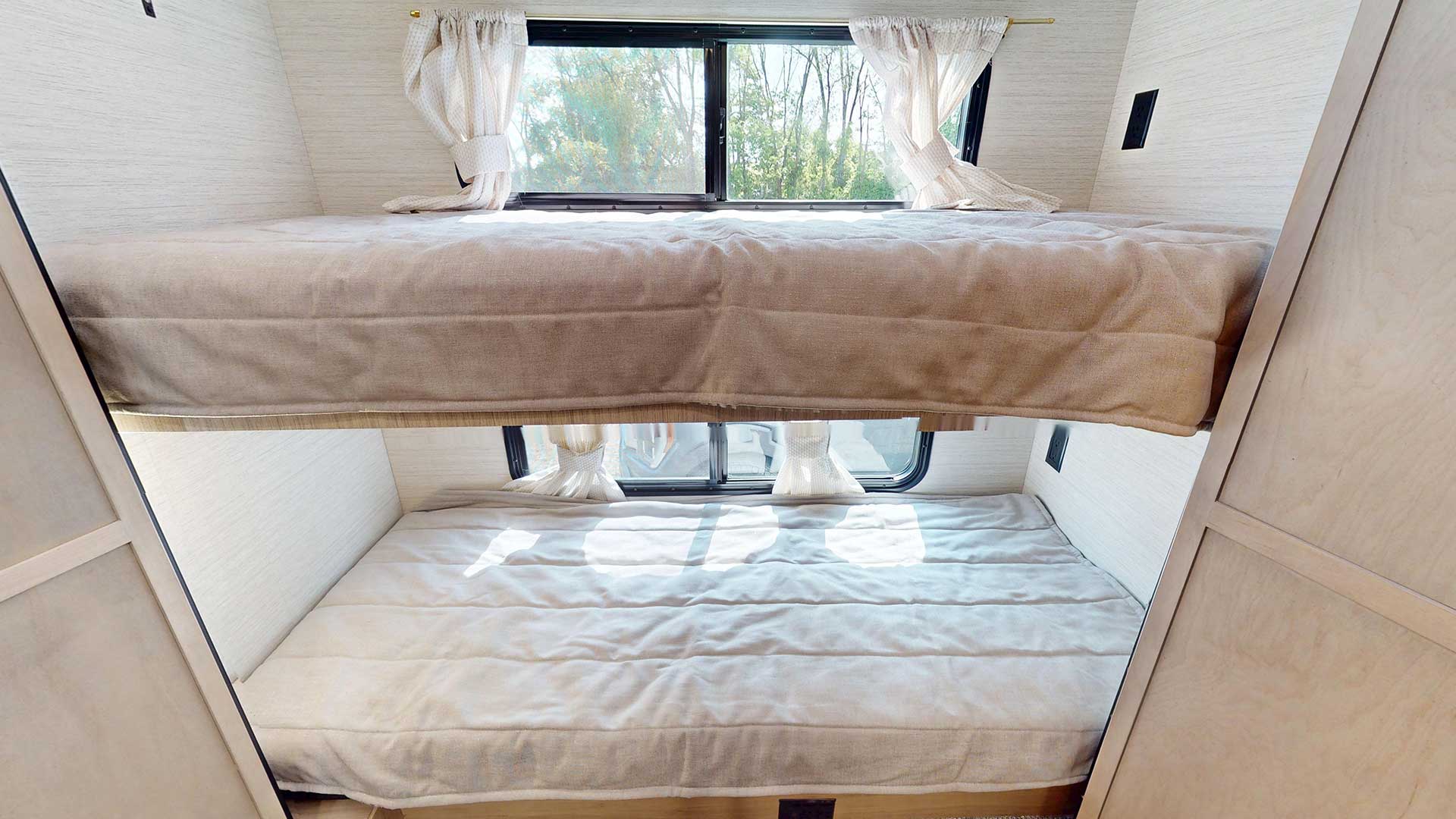 model gallery images 2027 europa s bunks