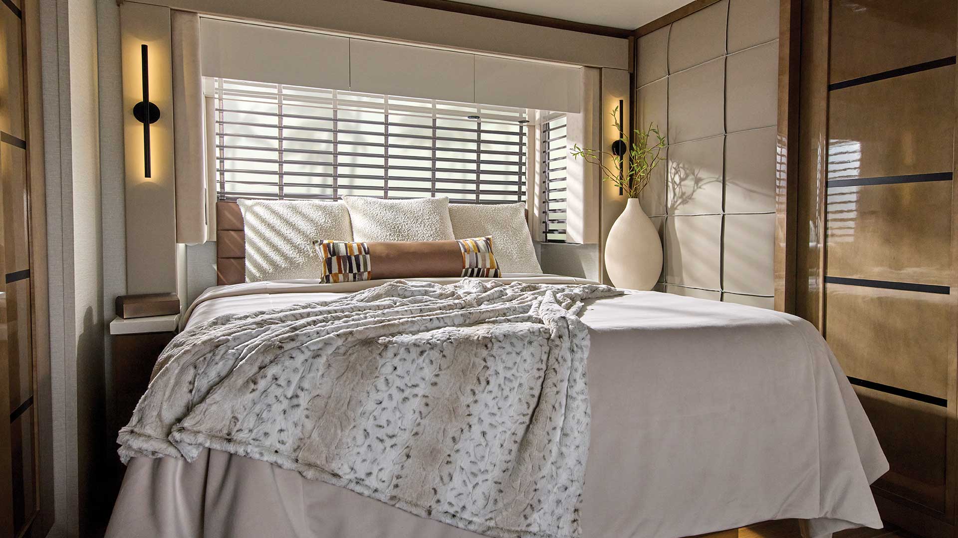 model gallery images 2027 king aire bed