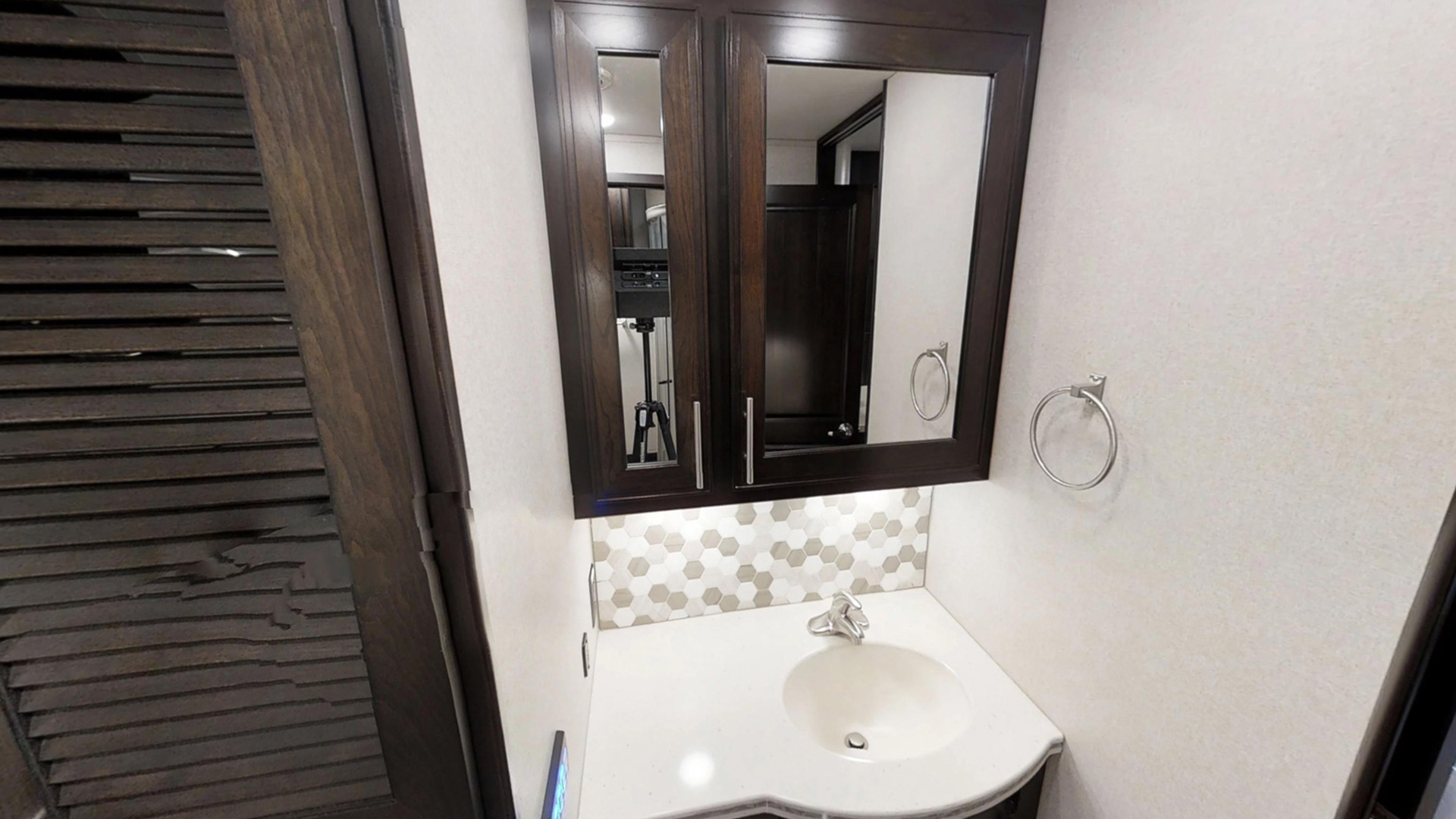 Dynaquest XL Bathroom