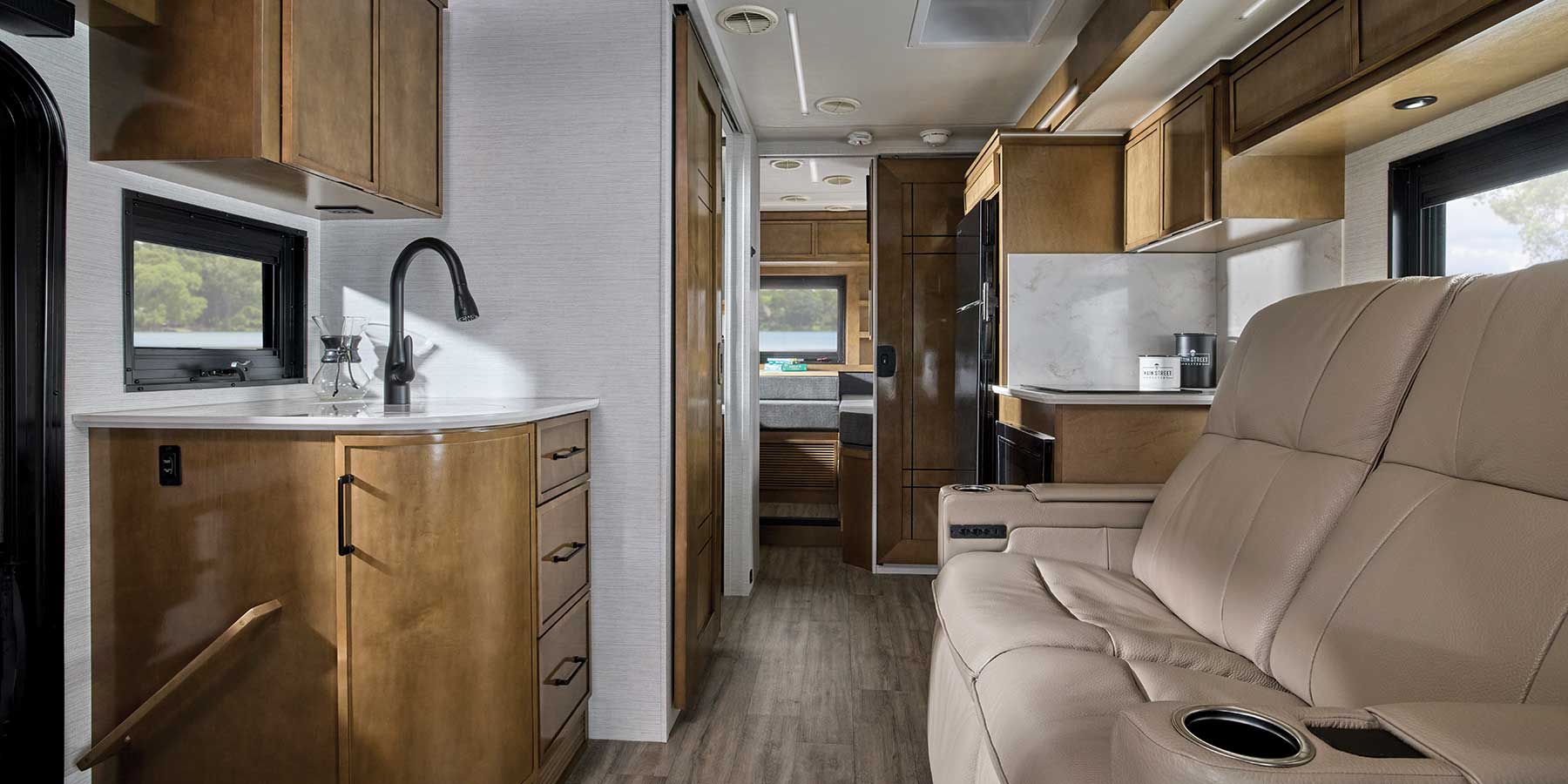 model hero images 27 freedom aire