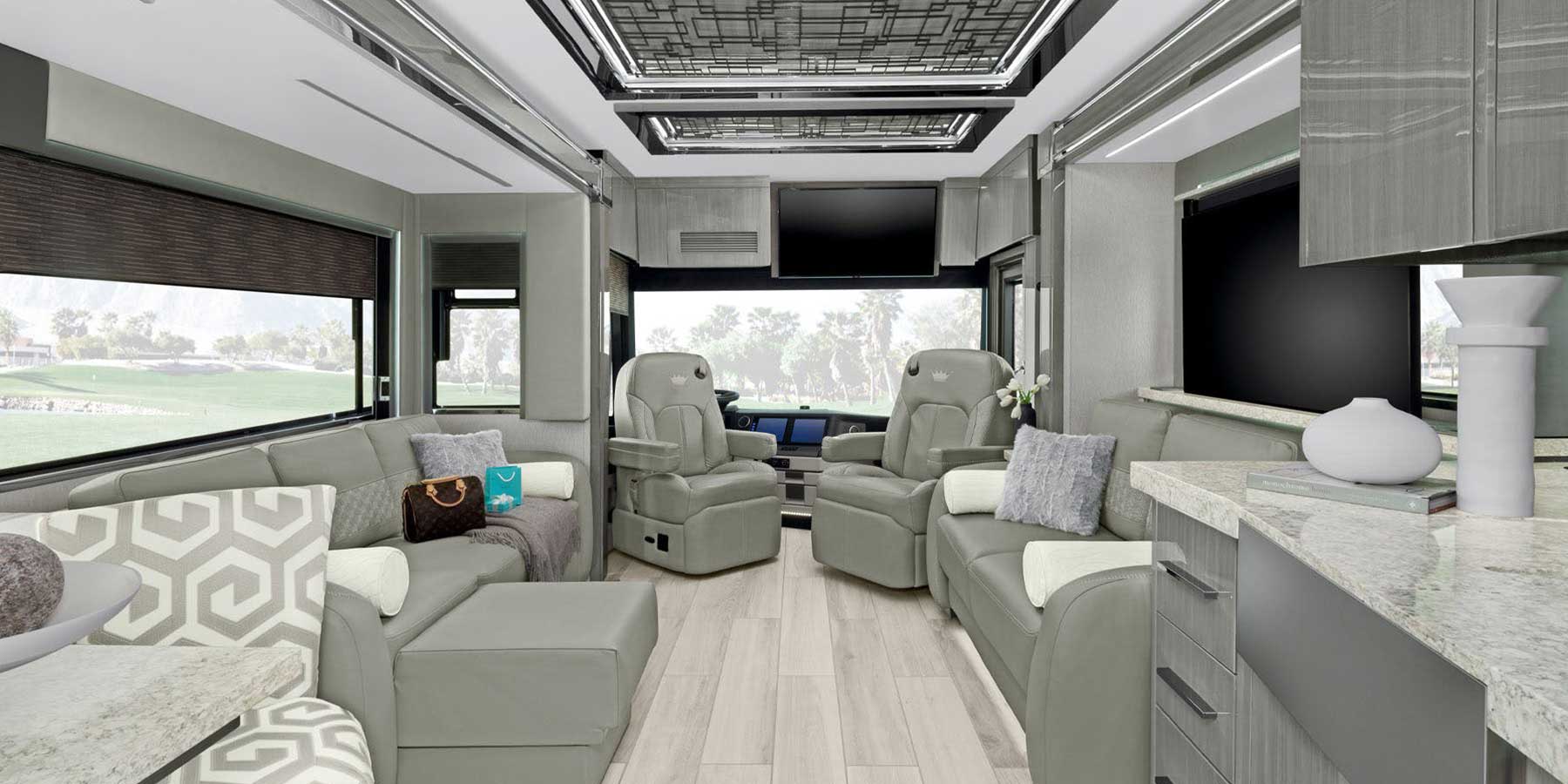 2021 Newmar King Aire Interior